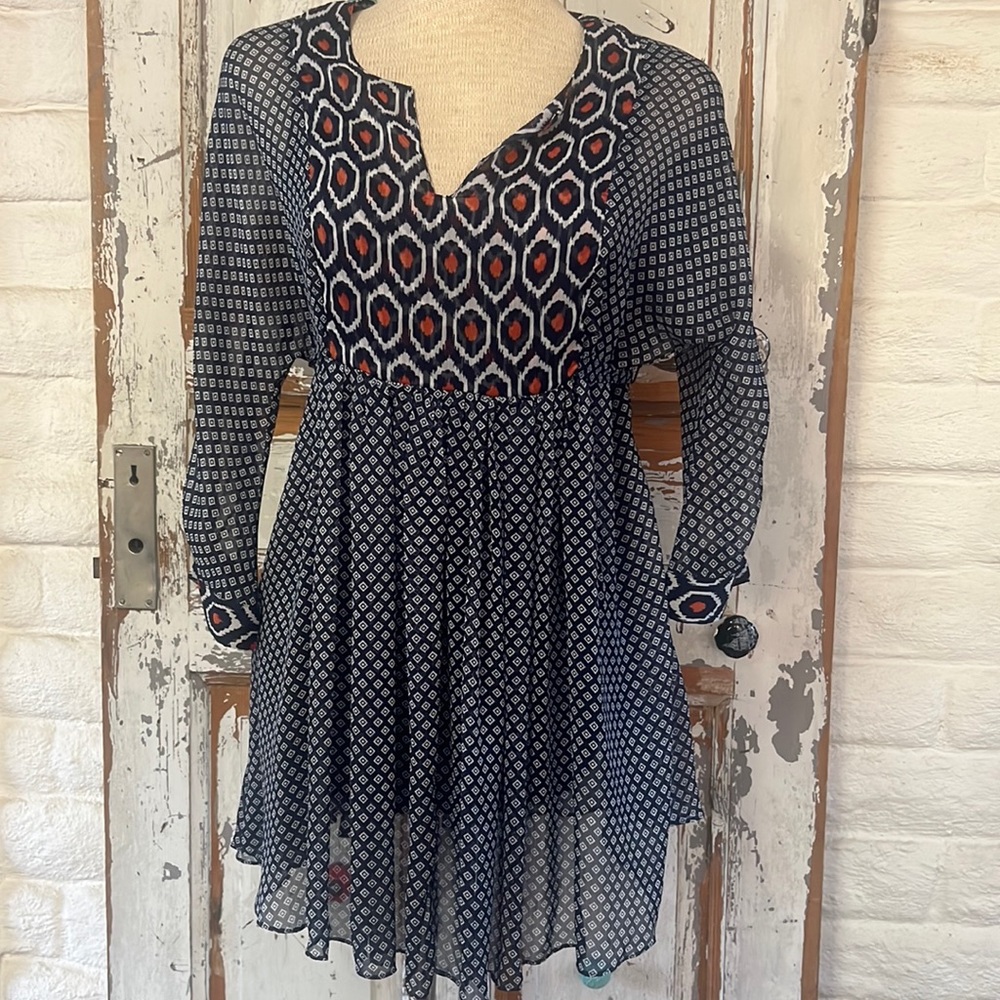 A pea in the pod sheer print top
